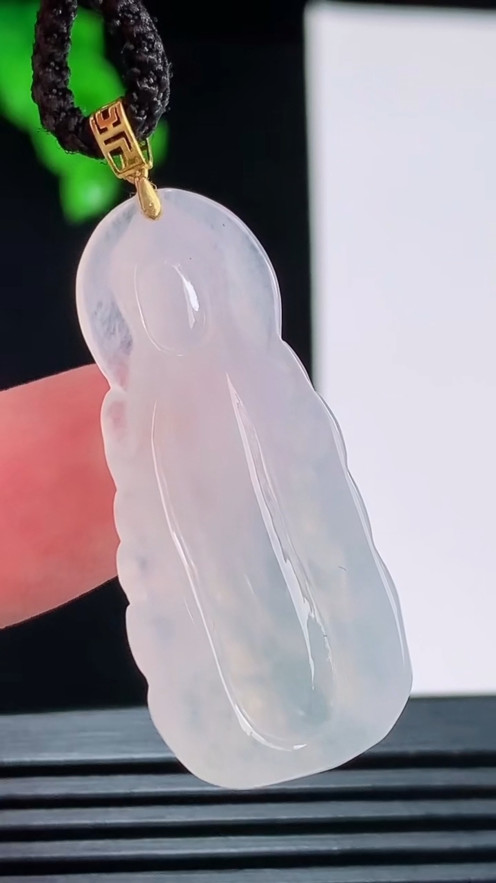 天然A货翡翠种观音菩萨吊坠，尺寸34.2-16.3-5重量:5.50g
8月26日