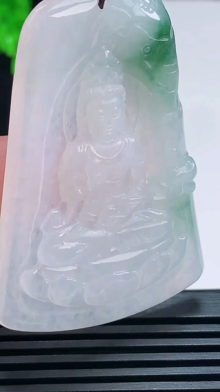 天然A货翡翠大势至菩萨吊坠，尺寸58.8-40-5.4 重:24.38g  h1213
8月26日