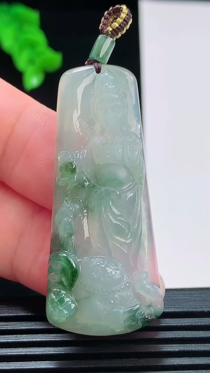 天然A货翡翠冰种飘花普贤菩萨吊坠，尺寸48.3-20.4-6.7重量:12.11g
8月26日