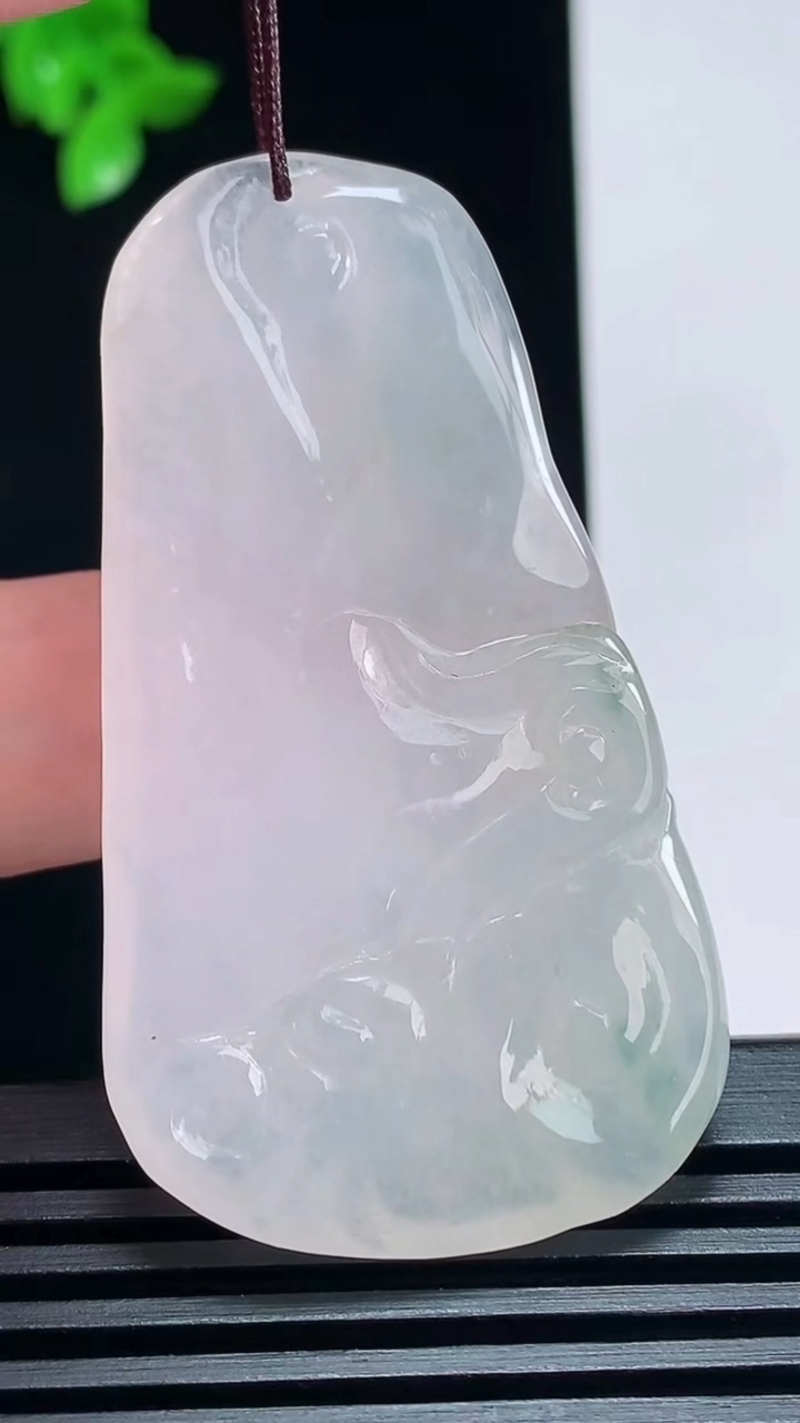 天然A货翡翠大鹏展翅吊坠，尺寸54.6-30-7 重:21.95g  h1213
8月26日