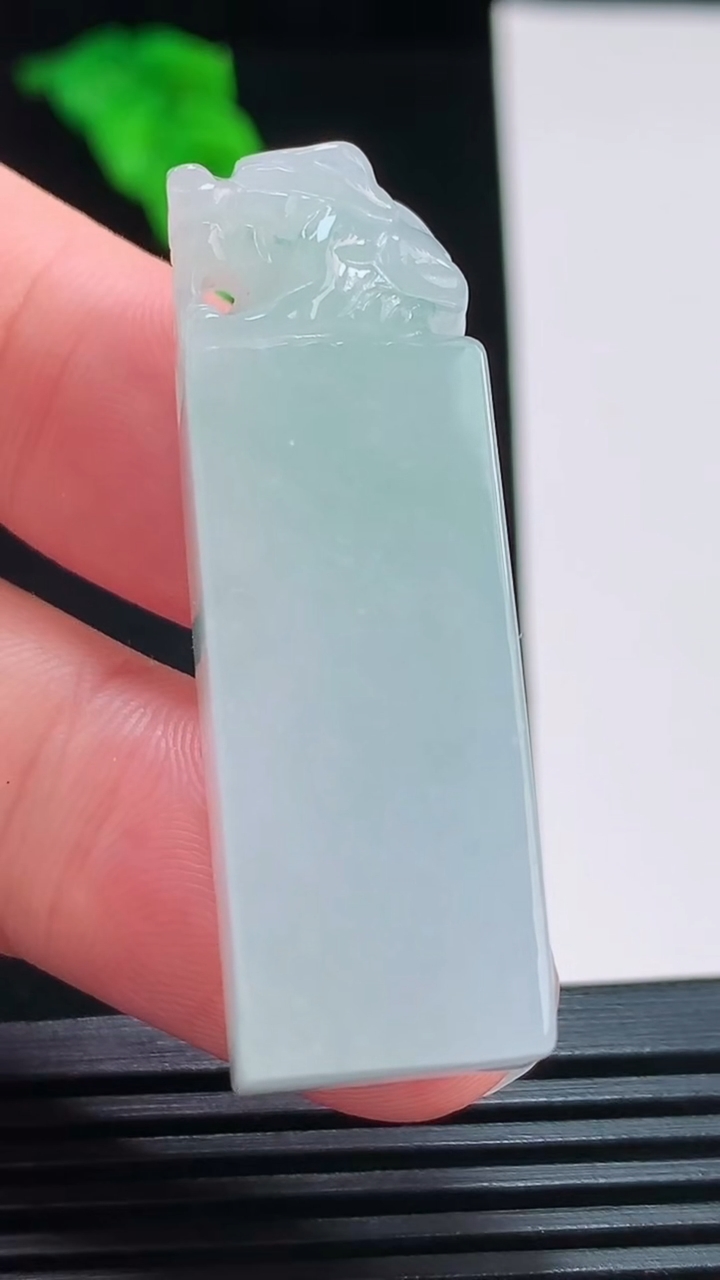 天然A货翡翠貔貅印章，尺寸45-14.3-12.3重量:23.33g
8月26日