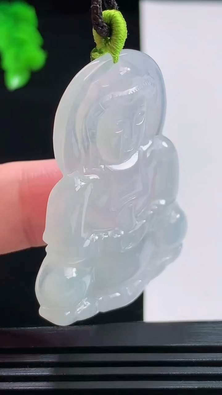 天然A货翡翠观音菩萨吊坠，尺寸48.9-34.2-6.6重量:15.50g
8月26日