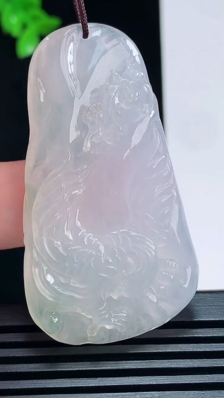 天然A货翡翠大鹏展翅吊坠，尺寸54.6-30-7 重:21.95g  h1213
8月26日