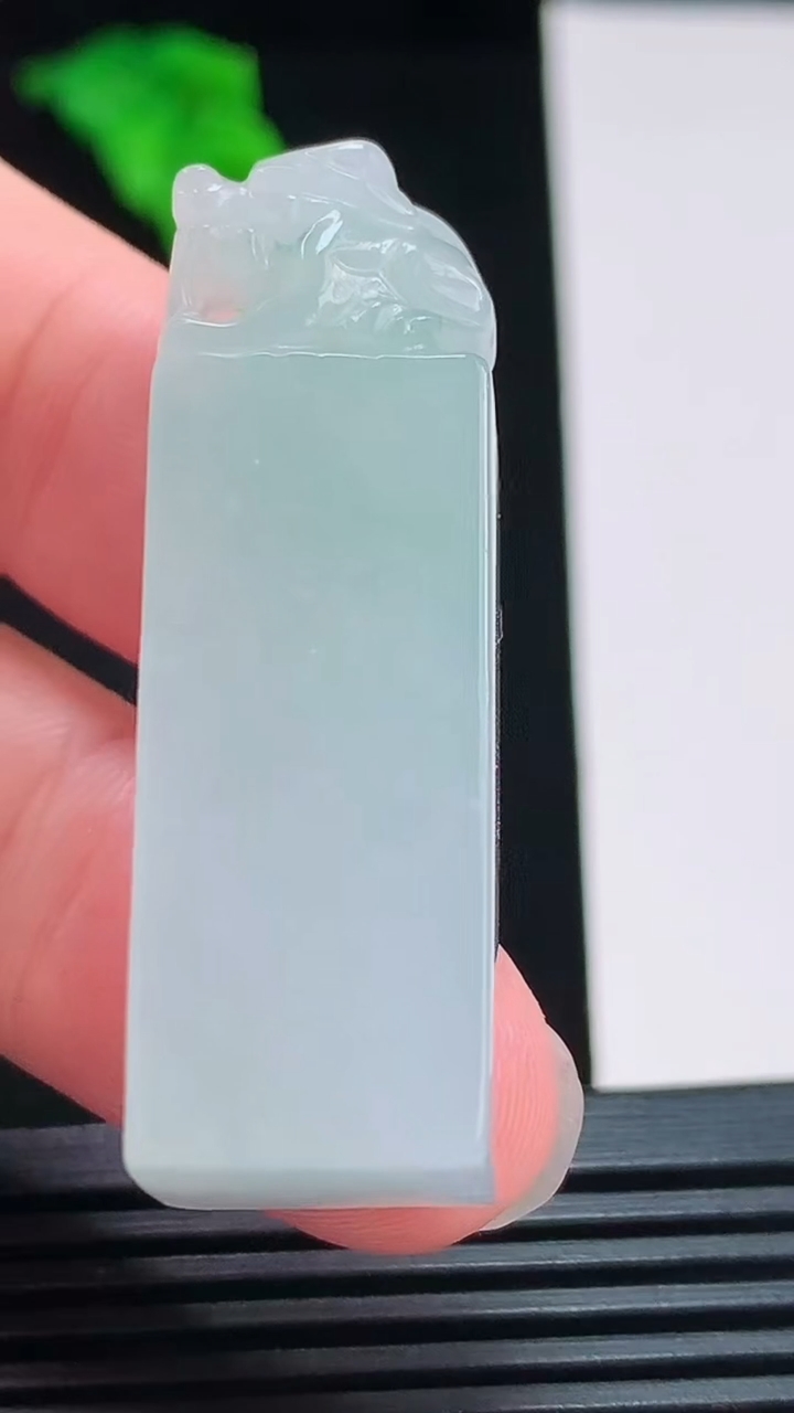 天然A货翡翠貔貅印章，尺寸45-14.3-12.3重量:23.33g
8月26日