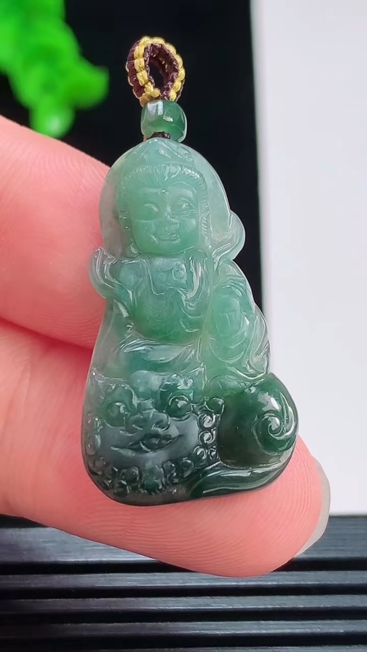 天然A货翡翠文殊菩萨吊坠，尺寸30.8-18.3-3.9重量:4.00g
8月26日