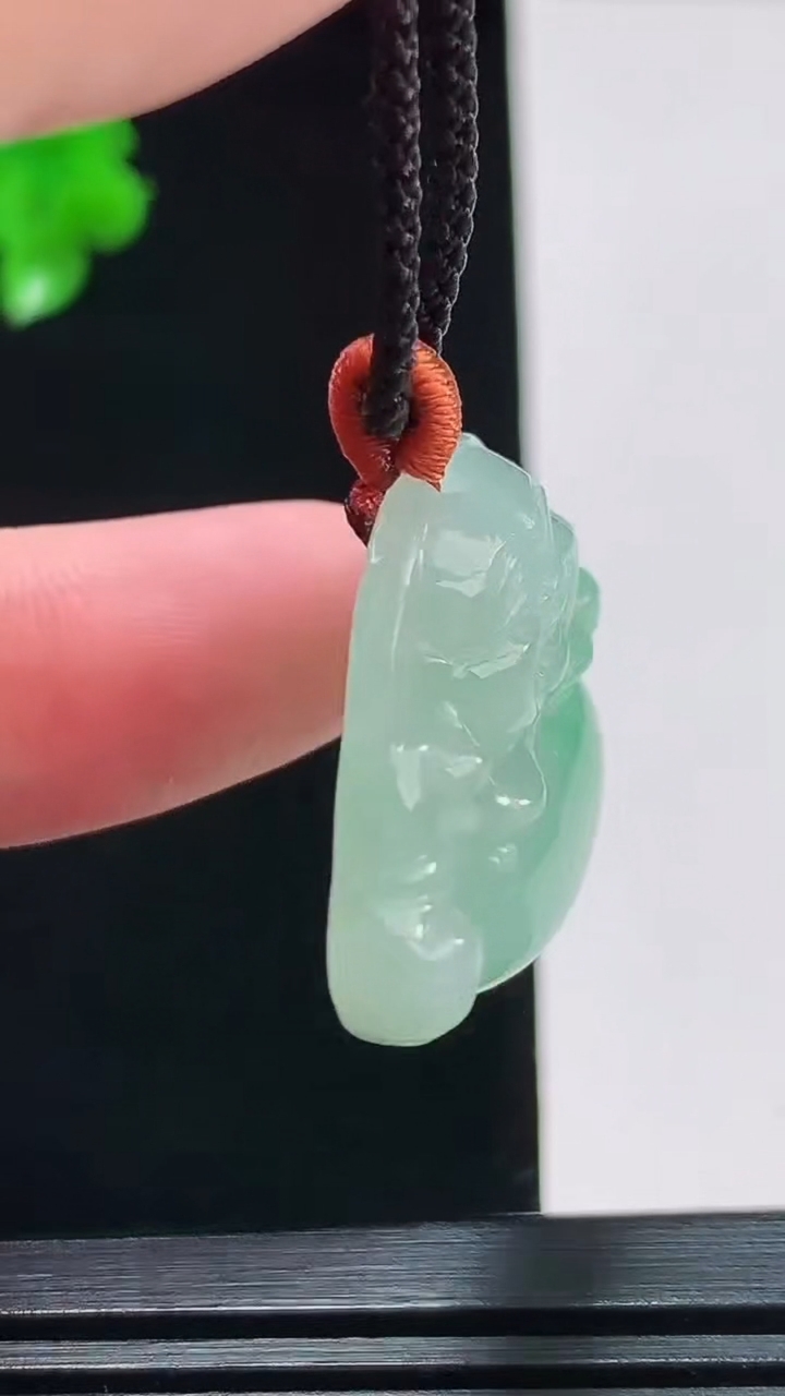天然A货翡翠佛公吊坠，尺寸23.6-34-7.6重量:10.25g
8月26日