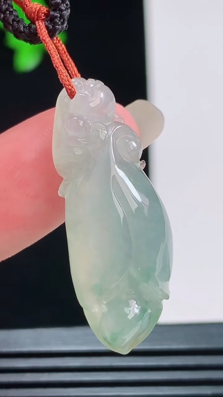 天然A货翡翠冰种飘花玉兰花吊坠，尺寸34.3-13.1-8.4重量:5.85g
8月26日