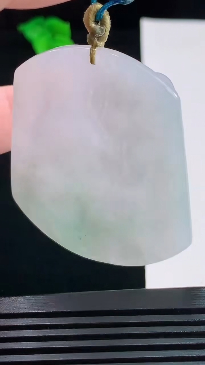 天然A货翡翠冰种飘花普贤菩萨吊坠，尺寸53.4-45.4-5.4重量:26.61g
8月26日