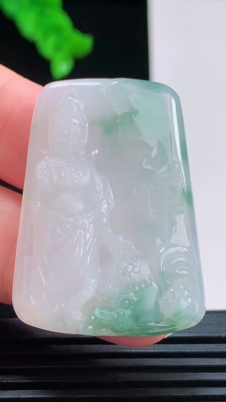 天然A货翡翠冰种飘花普贤菩萨吊坠，尺寸40.6-29-6.3重量:16.31g
8月26日