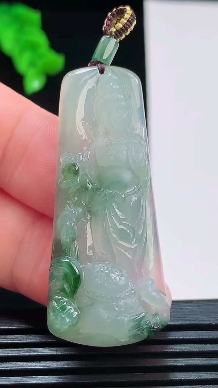 天然A货翡翠冰种飘花普贤菩萨吊坠，尺寸48.3-20.4-6.7重量:12.11g
8月26日
