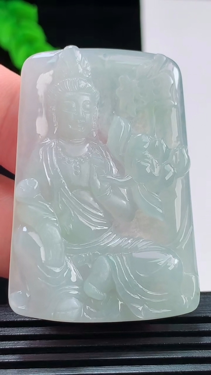 天然A货翡翠大势至观音菩萨吊坠，尺寸49.3-33.7-4.5重量:14.64g
8月26日