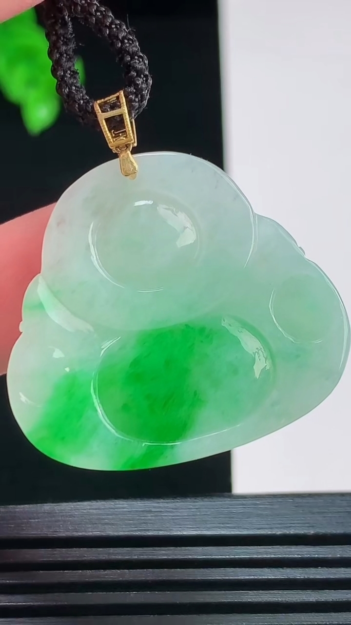 天然A货翡翠佛公吊坠，尺寸30.6-33-5.3重量:9.12g
8月27日