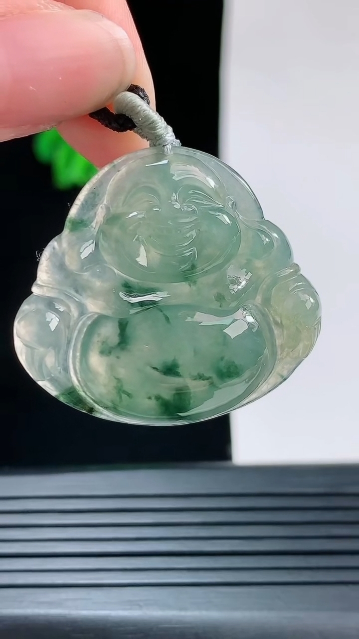 天然A货翡翠冰种飘花佛公吊坠，尺寸31.7-32.7-5.8重量:7.89g
8月27日