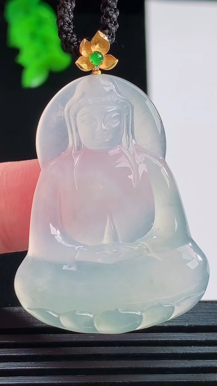 天然A货翡翠观音菩萨吊坠，尺寸39.8-30.6-3.7重量:8.47g
8月27日