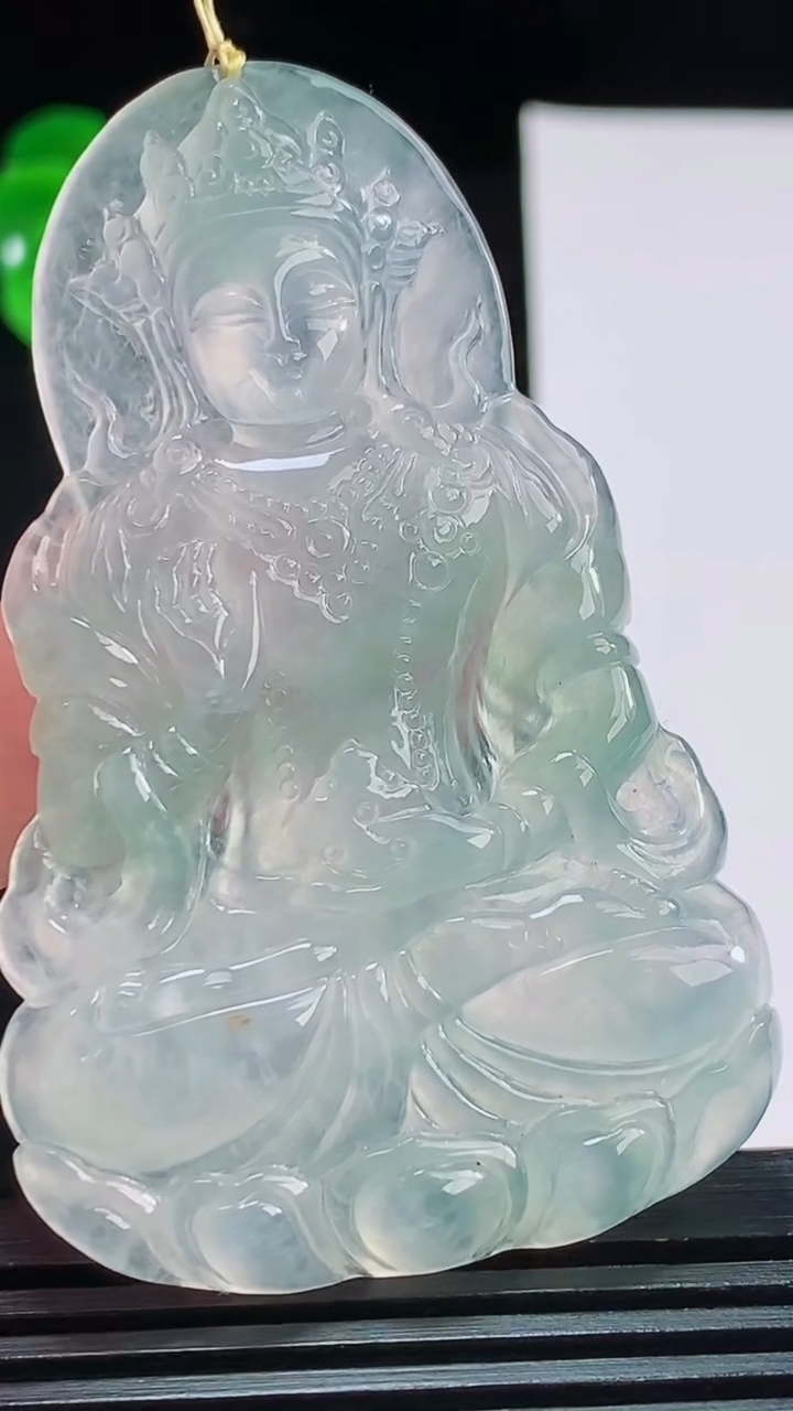 天然A货翡翠种飘花度母观音菩萨吊坠，尺寸63.3-39.2-5.5重量:22.65g
8月27日
