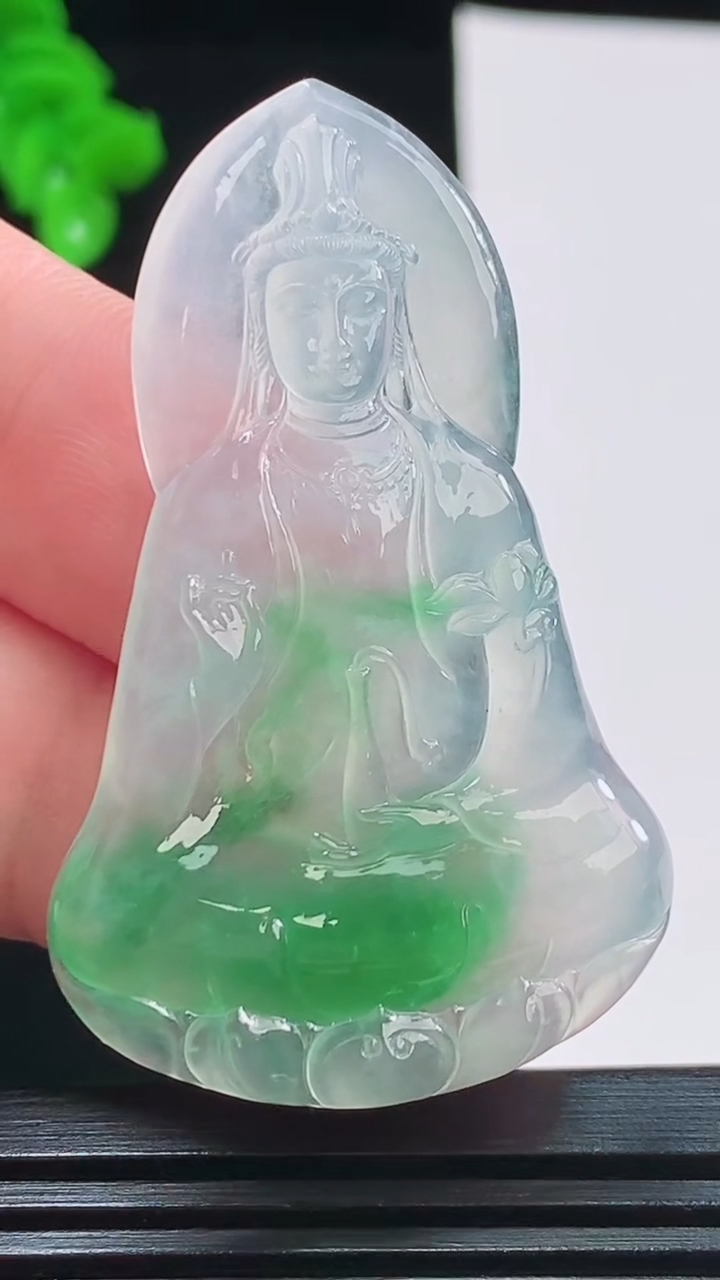 天然A货翡翠观音菩萨镶嵌件，尺寸50.2-31.3-3.5重量:9.92g
8月27日