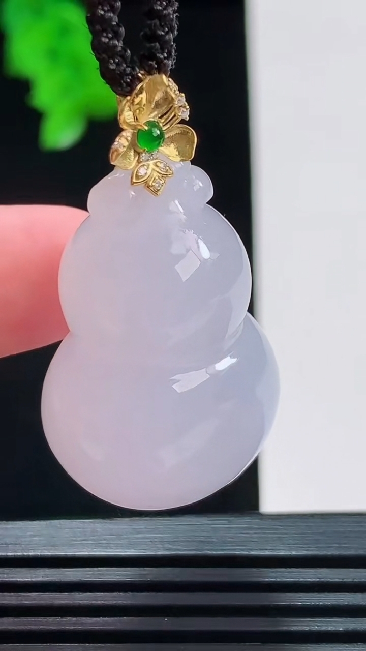 天然A货翡翠18k金紫罗兰葫芦吊坠，尺寸33.6-21.4-18重量:19.77g
8月27日