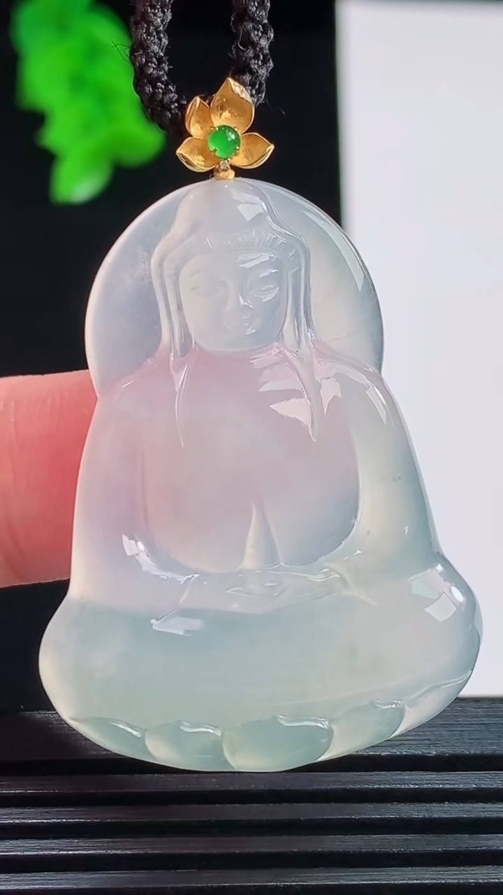 天然A货翡翠观音菩萨吊坠，尺寸39.8-30.6-3.7重量:8.47g
8月27日