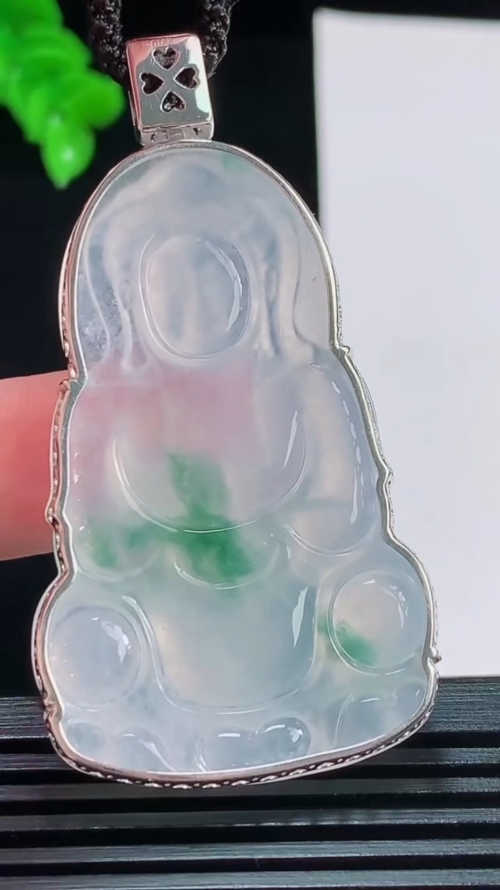 天然A货翡翠正装观音菩萨吊坠，尺寸50.1-31.4-7.4重量:16.01g
8月27日