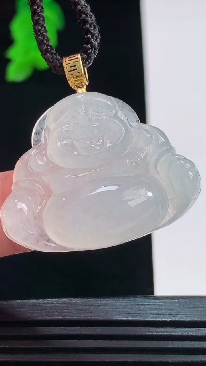 天然A货翡翠种白冰佛公吊坠，尺寸26.6-34.1-7.7重量:9.47g
8月27日