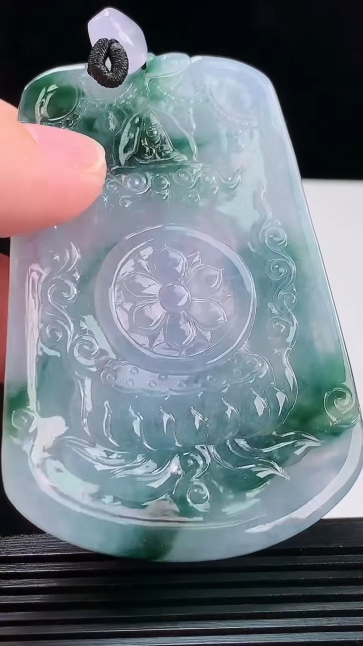 天然A货翡翠种紫罗兰 飘花西方三圣观音菩萨吊坠，尺寸76.4-49.7-14重量:82.09g
8月27日