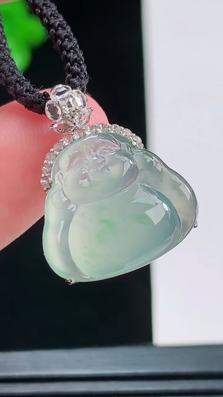 天然A货翡翠佛公吊坠，尺寸22.3-17.5-6.3裸石15.6-17.3重量:2.56g
8月27