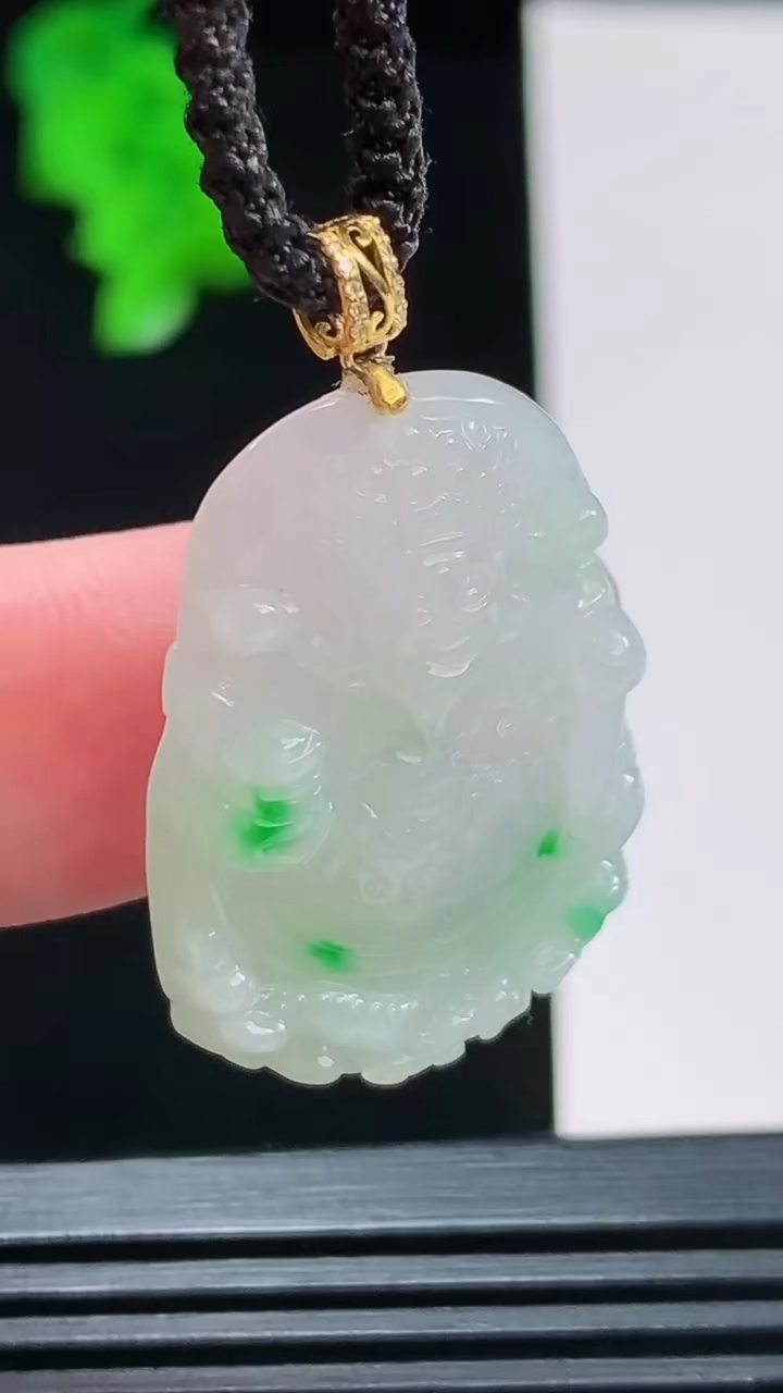 天然A货翡翠财神爷吊坠，尺寸29.1-20.7-5.7重量:6.55g
8月27日