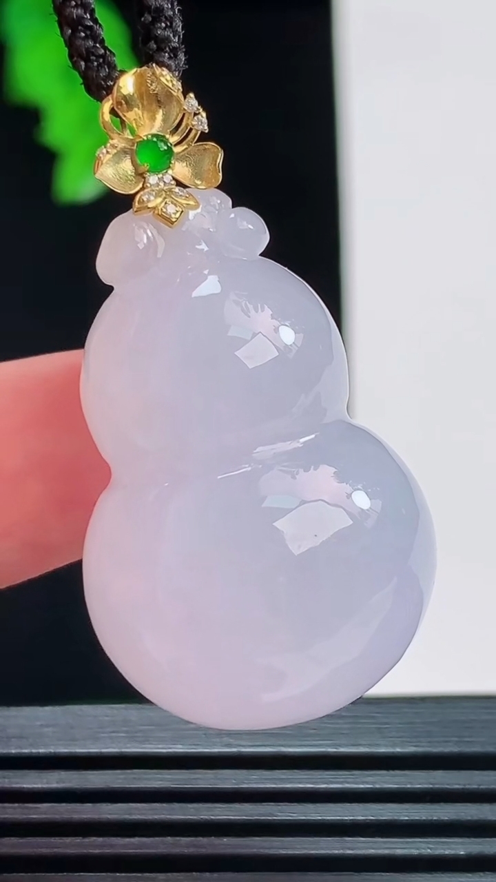 天然A货翡翠18k金紫罗兰葫芦吊坠，尺寸33.6-21.4-18重量:19.77g
8月27日
