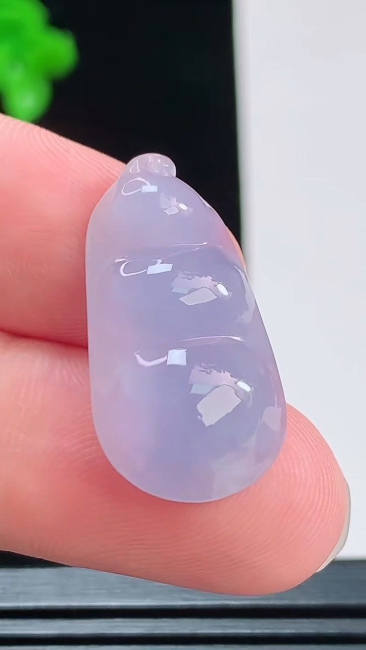 天然A货翡翠冰种紫罗兰福豆镶嵌件，尺寸27-14-5.2重量:3.58g
8月27日