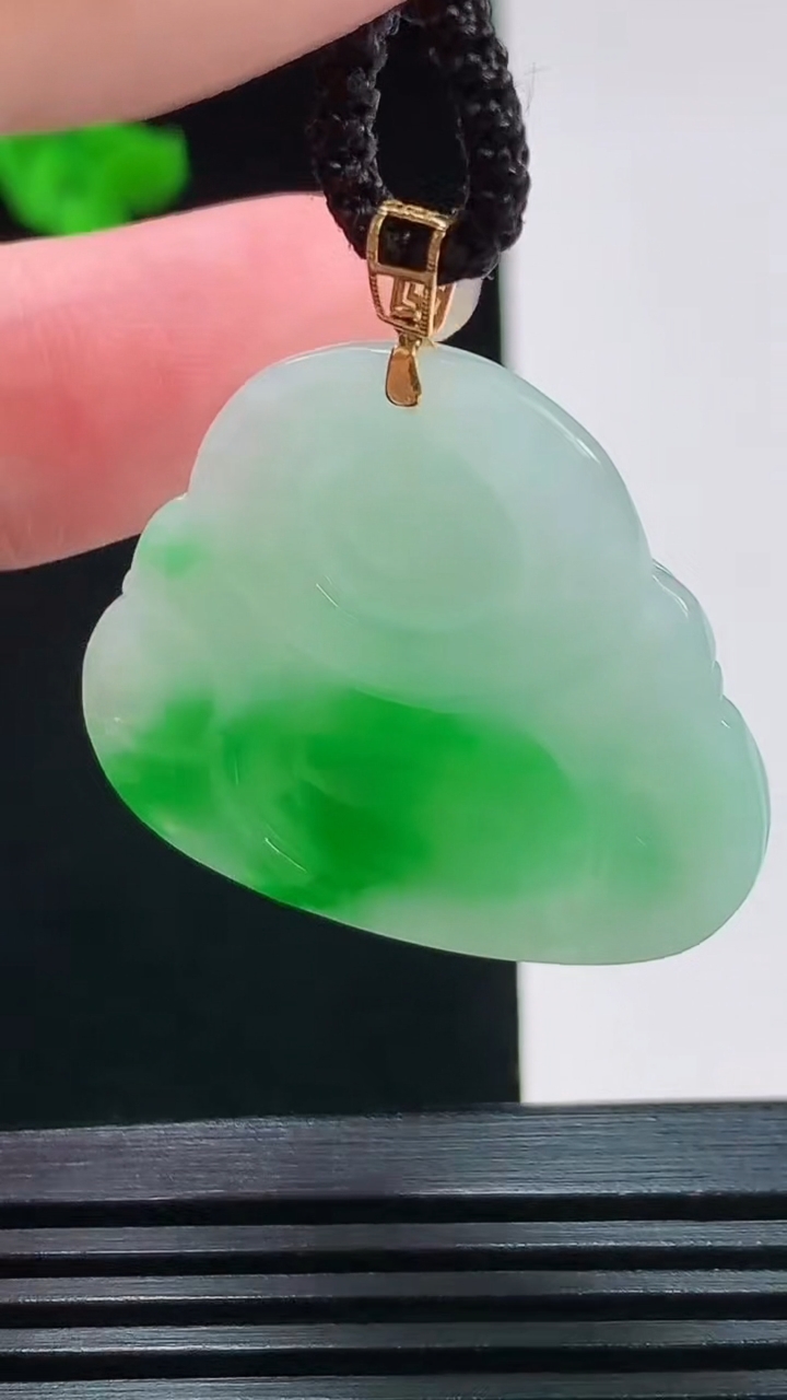 天然A货翡翠佛公吊坠，尺寸30.6-33-5.3重量:9.12g
8月27日