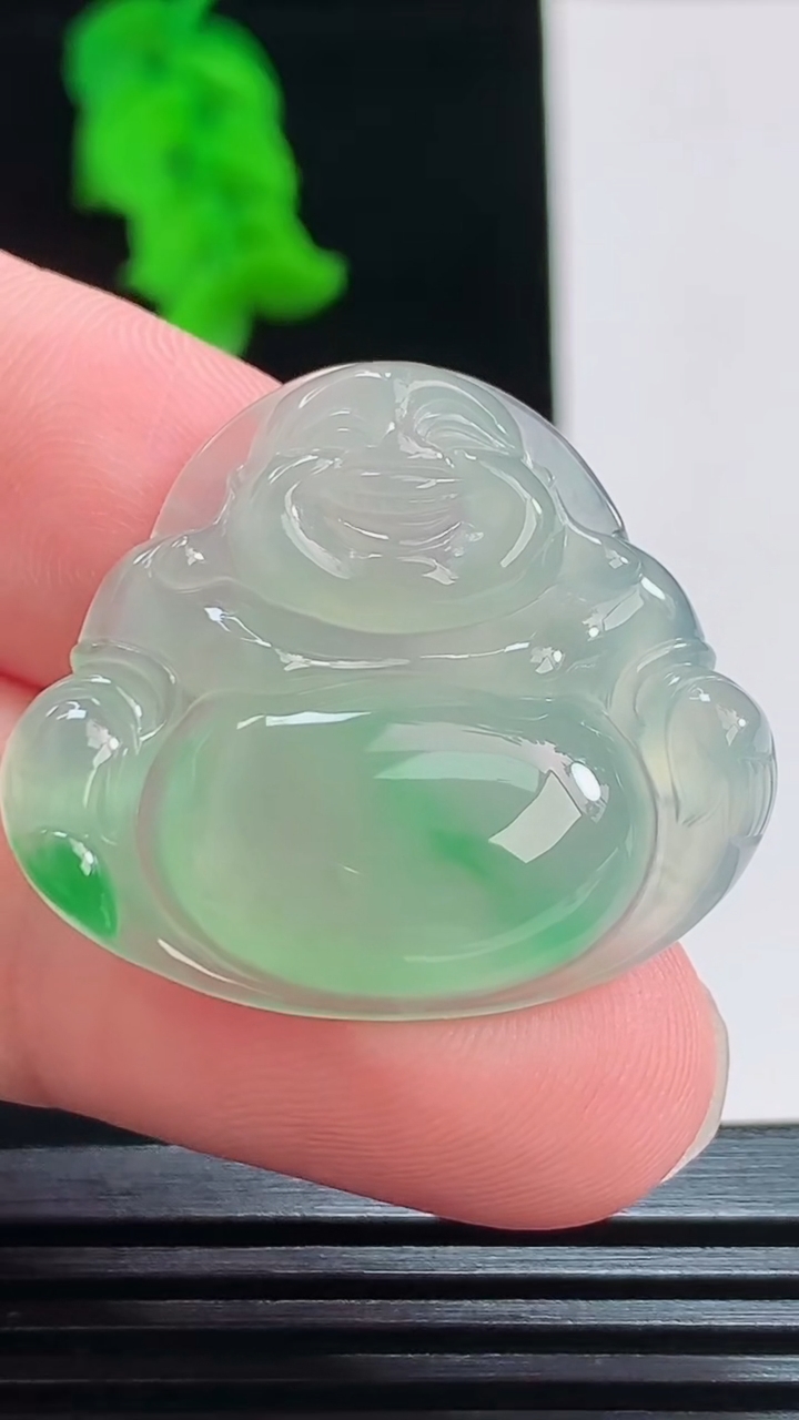 天然A货翡翠佛公吊坠，尺寸27.2-31.2-6重量:7.52g
8月27日