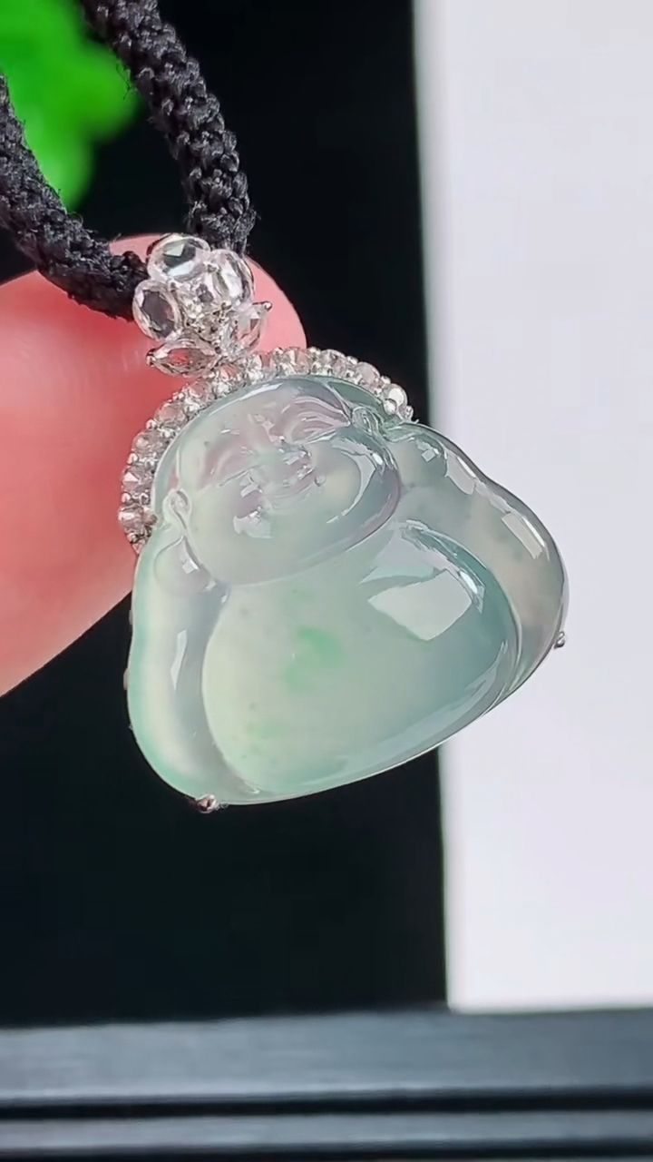 天然A货翡翠佛公吊坠，尺寸22.3-17.5-6.3裸石15.6-17.3重量:2.56g
8月27日