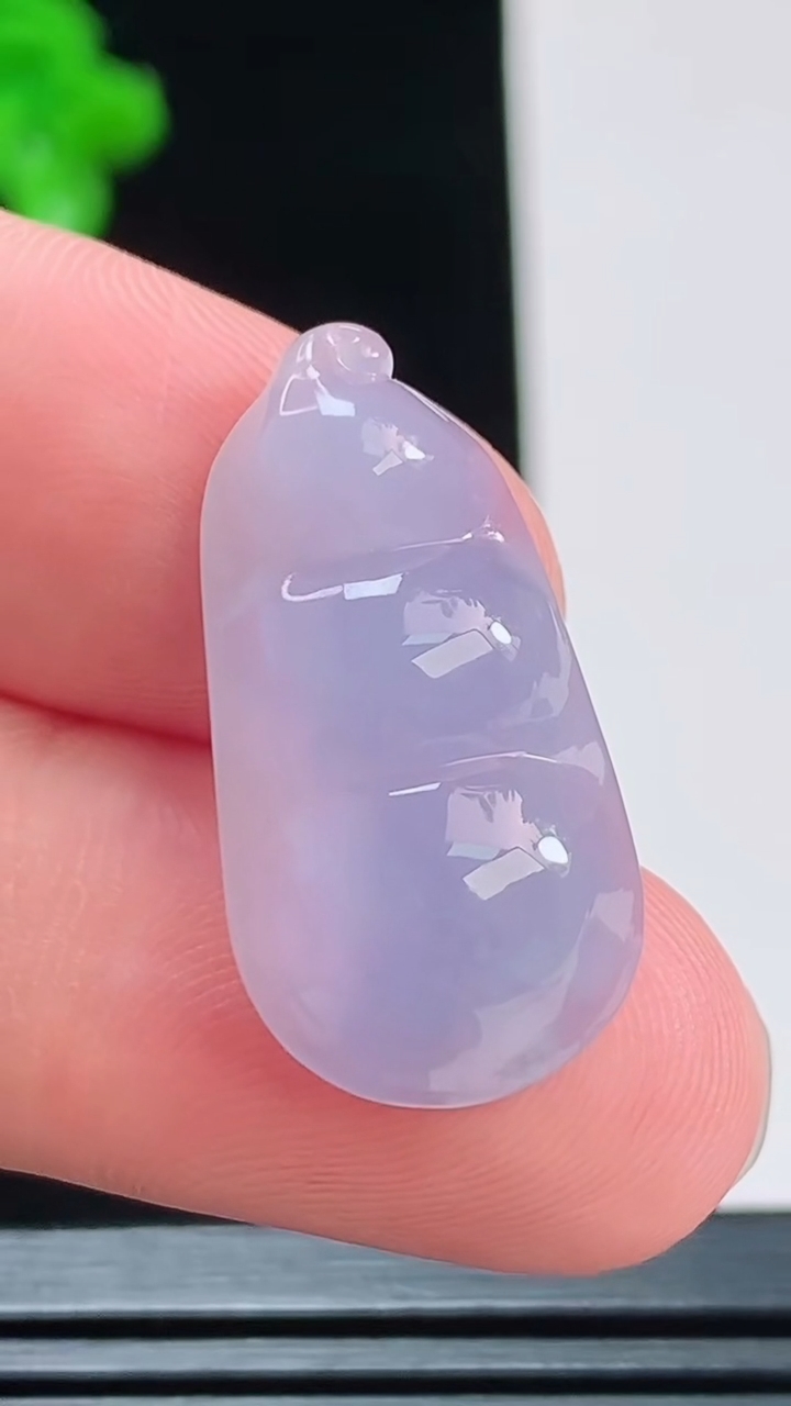 天然A货翡翠冰种紫罗兰福豆镶嵌件，尺寸27-14-5.2重量:3.58g
8月27日