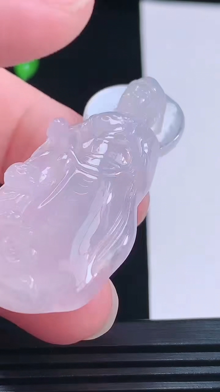 天然A货翡翠观音菩萨吊坠，尺寸49.9-23.3-7.9重量:16.39g
8月27日