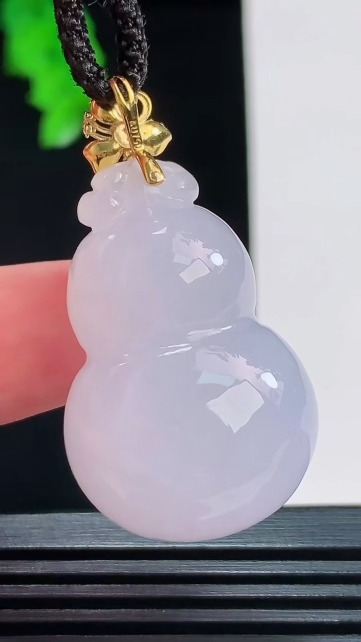 天然A货翡翠18k金紫罗兰葫芦吊坠，尺寸33.6-21.4-18重量:19.77g
8月27日