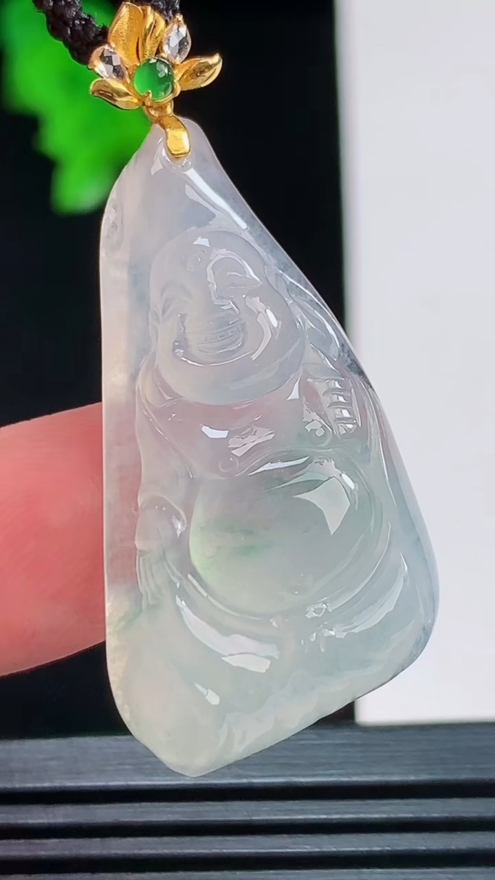天然A货翡翠种飘花弥勒佛公吊坠，尺寸35.4-19.9-7.1重量:7.51g
8月27日