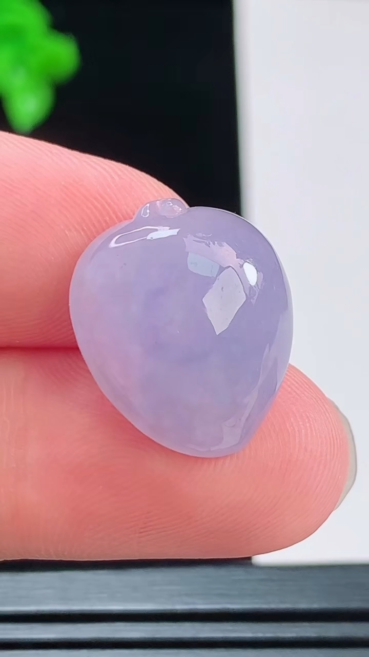 天然A货翡翠紫罗兰寿桃镶嵌件，尺寸18.6-15.6-7.1重量:3.55g
8月27日