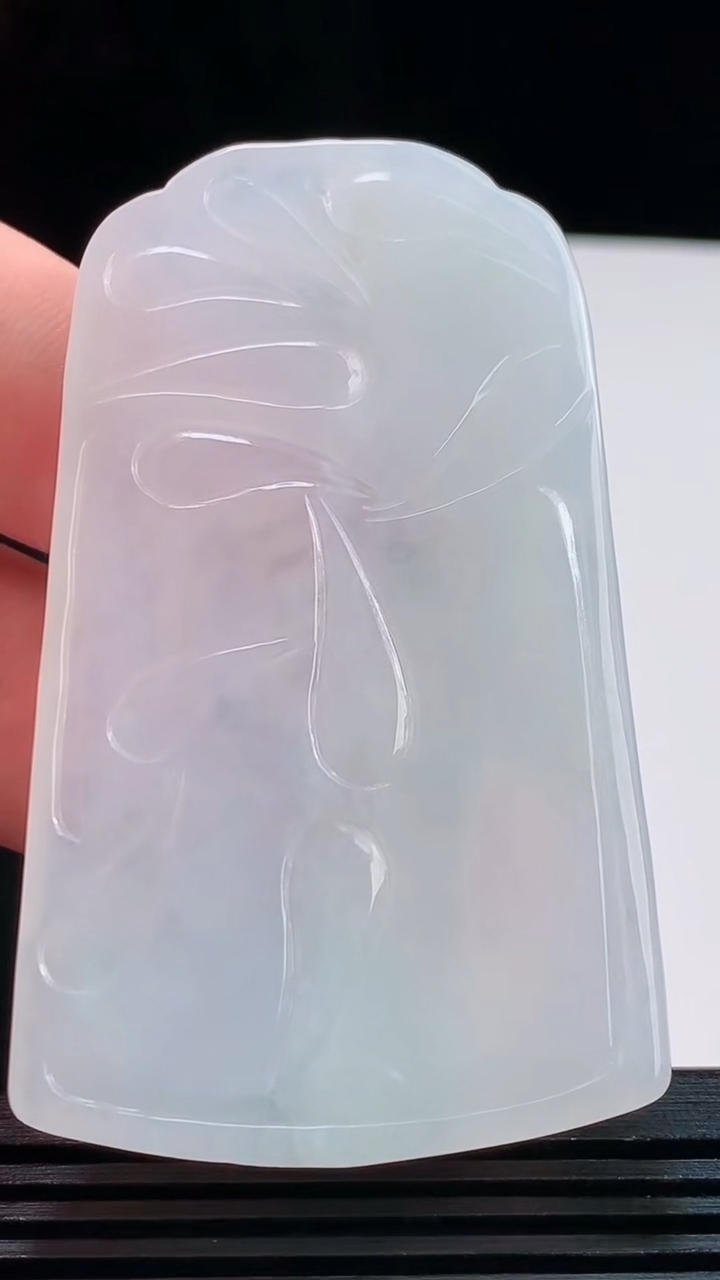 天然A货翡翠祥龙大势至观音菩萨吊坠，尺寸65-39-6.7重量:34.55g
8月27日