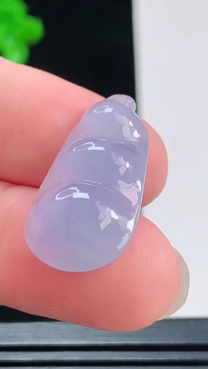 天然A货翡翠冰种紫罗兰福豆镶嵌件，尺寸27-14-5.2重量:3.58g
8月27日