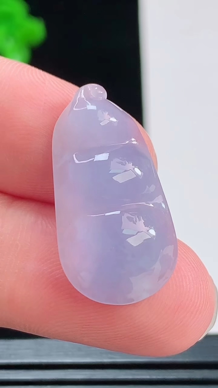 天然A货翡翠冰种紫罗兰福豆镶嵌件，尺寸27-14-5.2重量:3.58g
8月27日