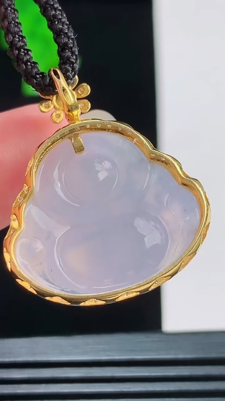 天然A货翡翠种紫罗兰佛公吊坠，尺寸29-24.7-11裸石19.3-22.6重量:5.64g
8月27日