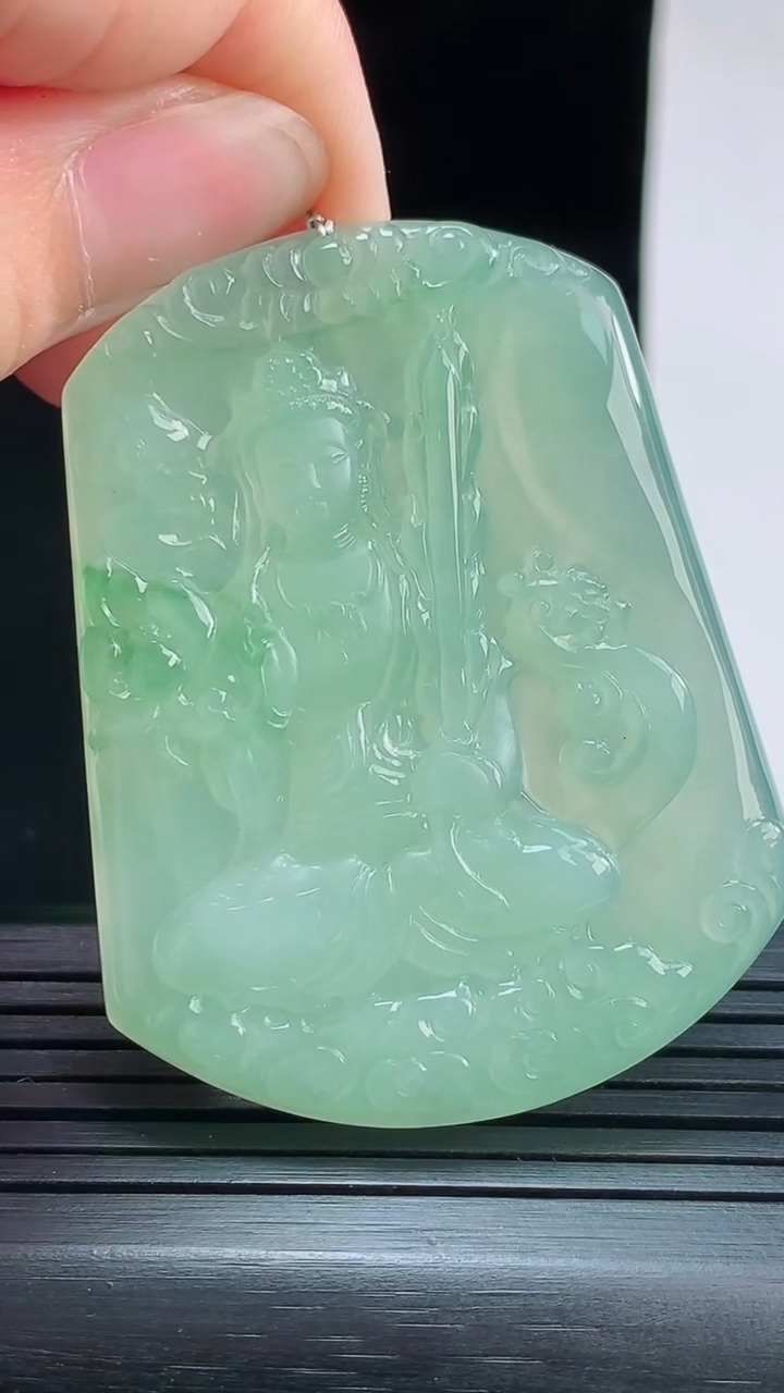 天然A货翡翠虚空藏菩萨吊坠，尺寸51.7-40.3-6重量:25.94g
8月28日