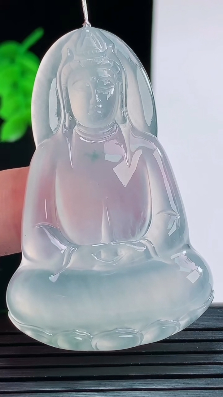 天然A货翡翠素衣观音菩萨吊坠，尺寸54.2-34.7-5.9重量:18.07g
8月28日