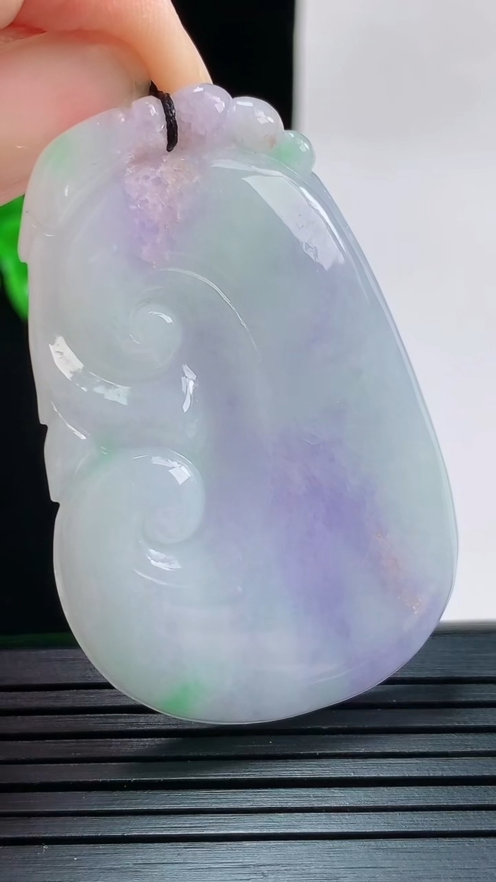 天然A货翡翠紫罗兰如意吊坠，尺寸53.6-34.8-5.4重量:21.99g
8月28日