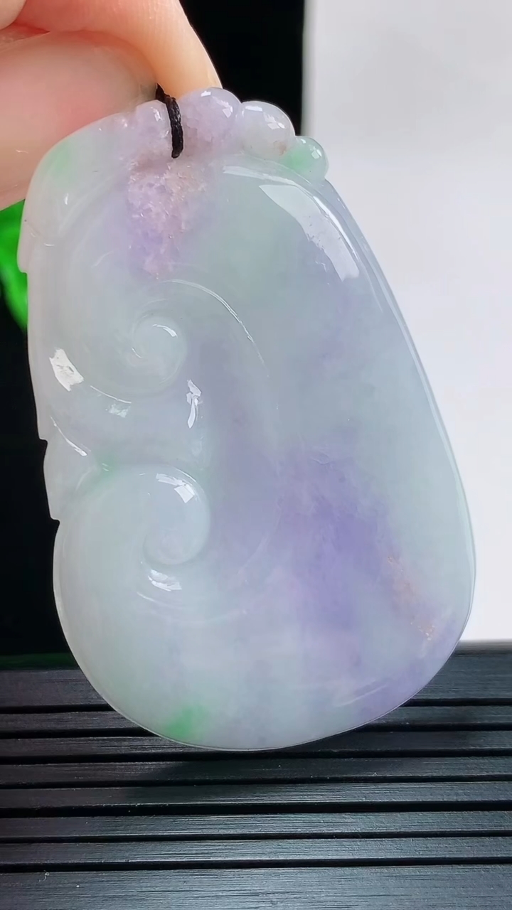 天然A货翡翠紫罗兰如意吊坠，尺寸53.6-34.8-5.4重量:21.99g
8月28日