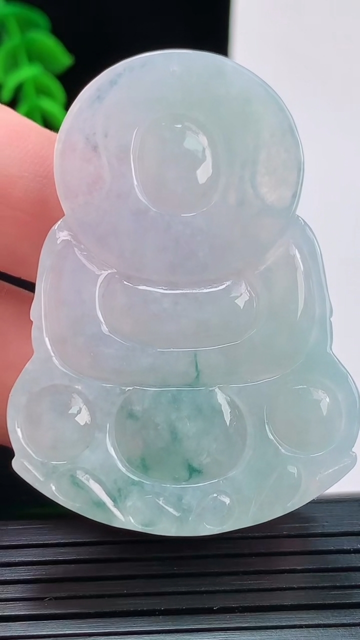 天然A货翡翠飘花正装观音菩萨吊坠，尺寸56.4-40-6.6重量:25.43g
8月29日