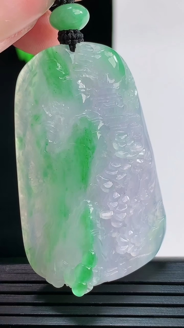天然A货翡翠山水牌吊坠，尺寸46-30-10重量:27.63g
8月29日