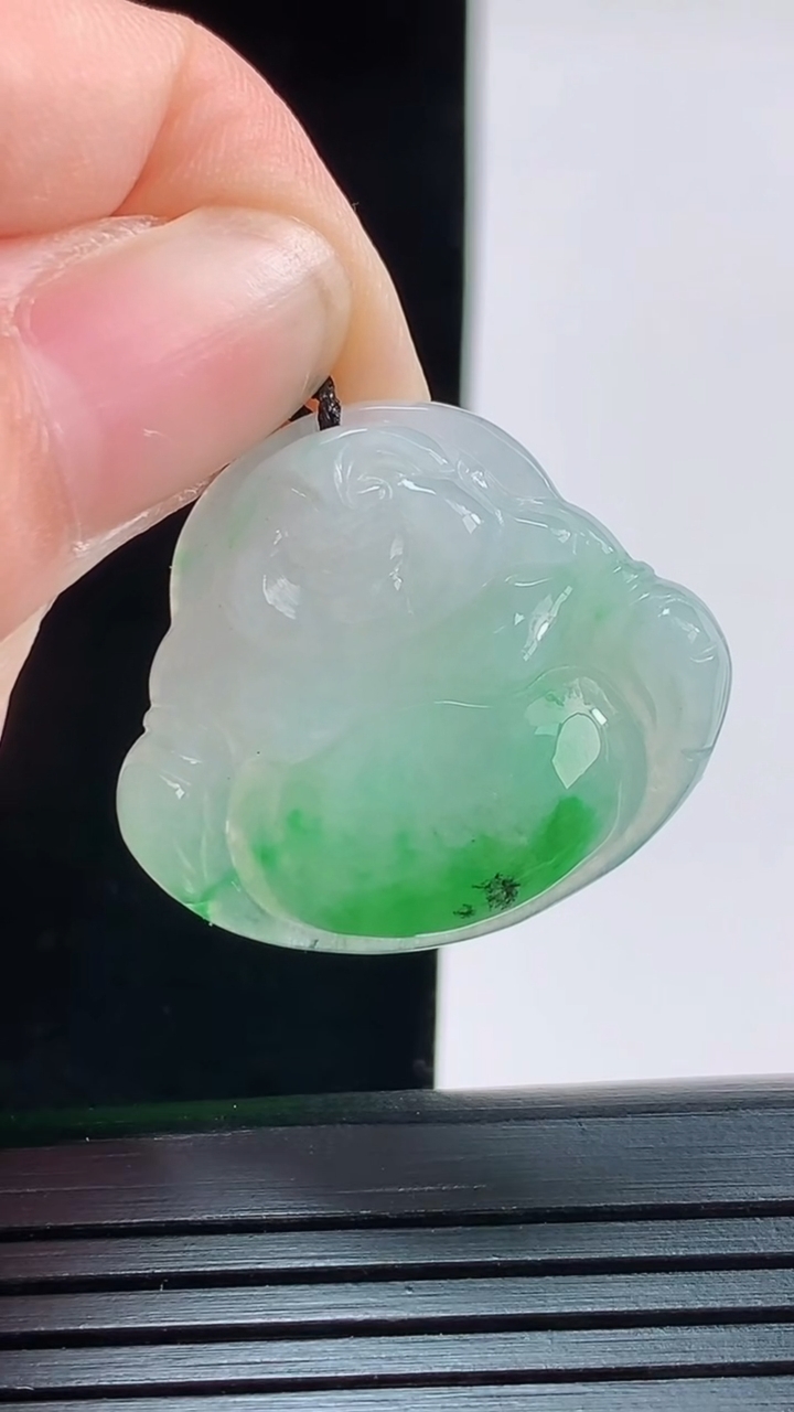 天然A货翡翠佛公吊坠，尺寸22.9-27-5.6重量:4.67g
8月30日