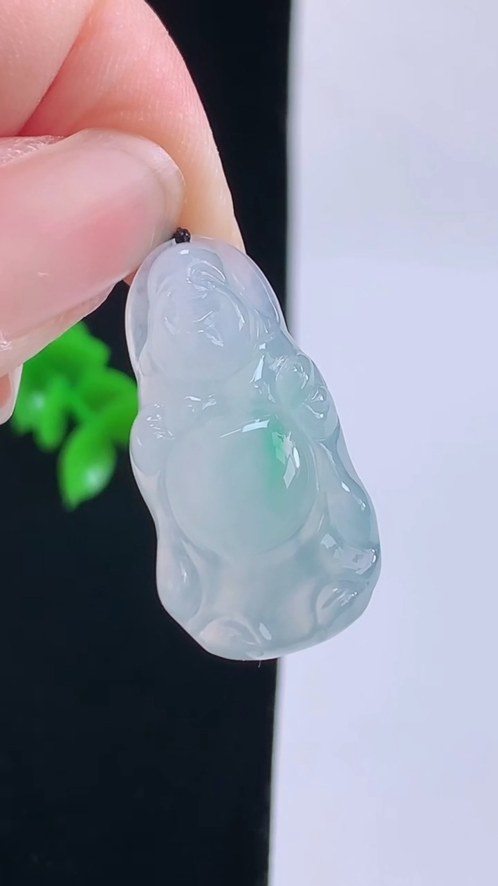 天然A货翡翠佛公吊坠，尺寸22.8-14-5.8重量:4.10g
8月30日