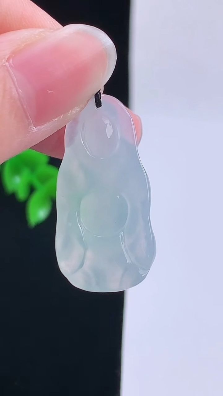 天然A货翡翠佛公吊坠，尺寸22.8-14-5.8重量:4.10g
8月30日